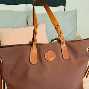 Dooney & Bourke nylon and leather. Excellent Condi